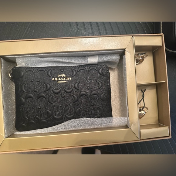 Black leather Coach wristlet - Picture 1 of 3